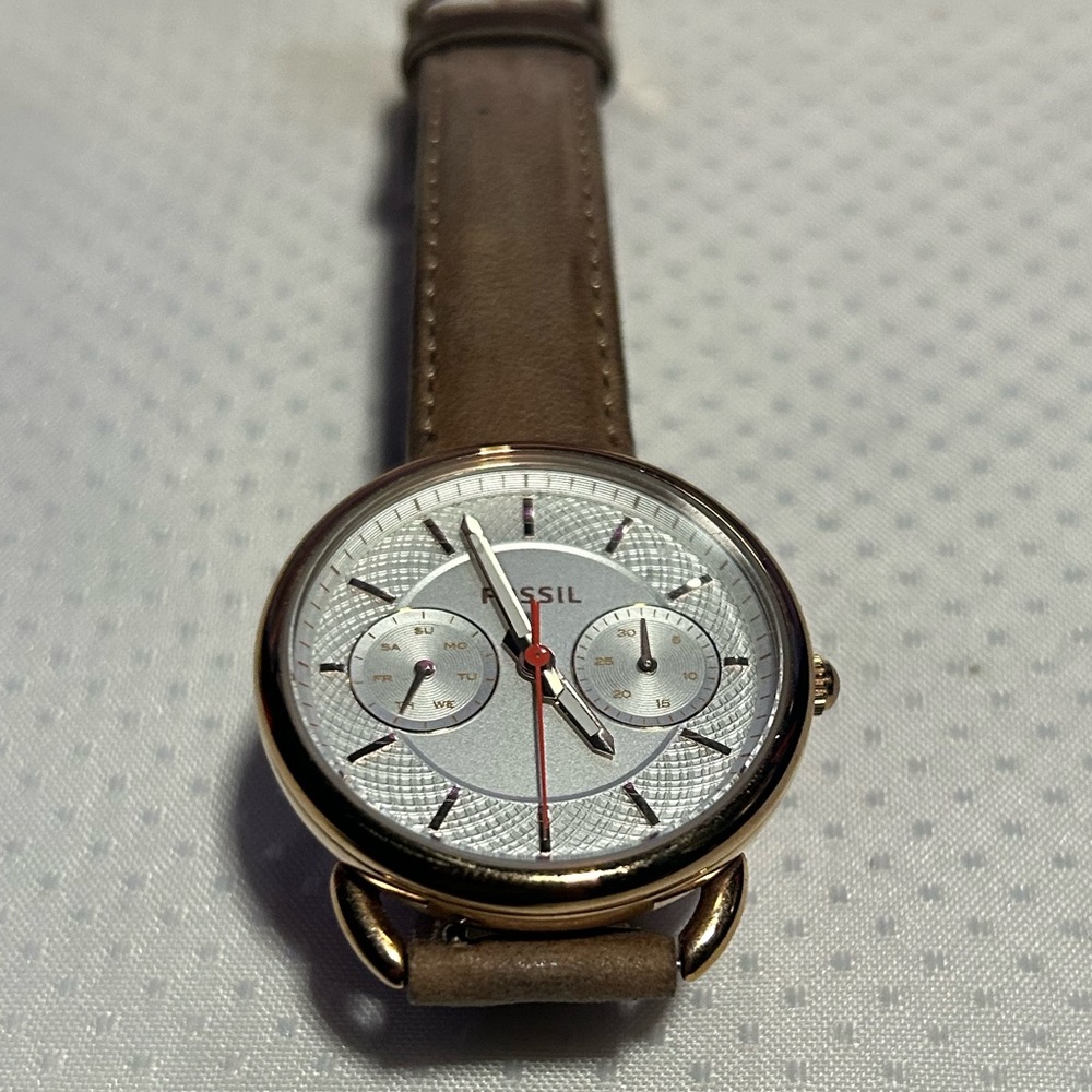 Fossil Watch Leather Strap Ladies Womens Wrist Watch
